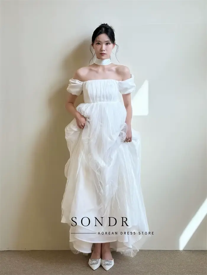 Robe de mariée coréenne moderne Sondr sans manches avec dos corset pour femmes occasions spéciales et séances photos
