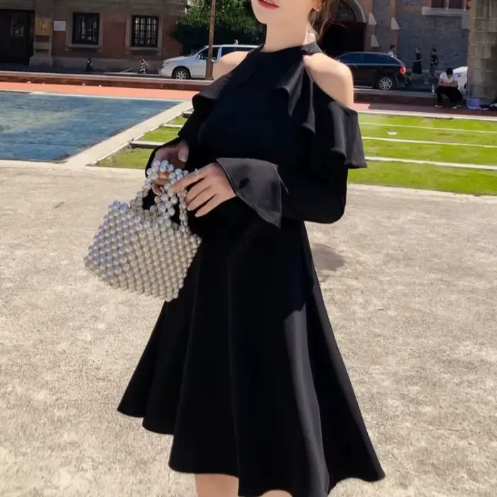 Robe noire sexy à manches longues pour femmes