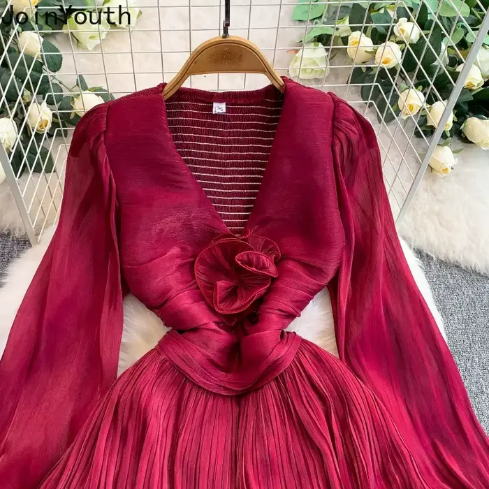 Mini robe d'été pour femme en polyester bleu rouge ou rose coupe A avec col en V et détails de plis pour silhouette élégante