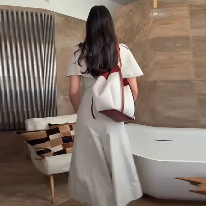 Robe élégante minimaliste à manches cape pour femme avec ceinture chic et fente avant idéale pour le bureau et les tenues décontractées d'été 2026