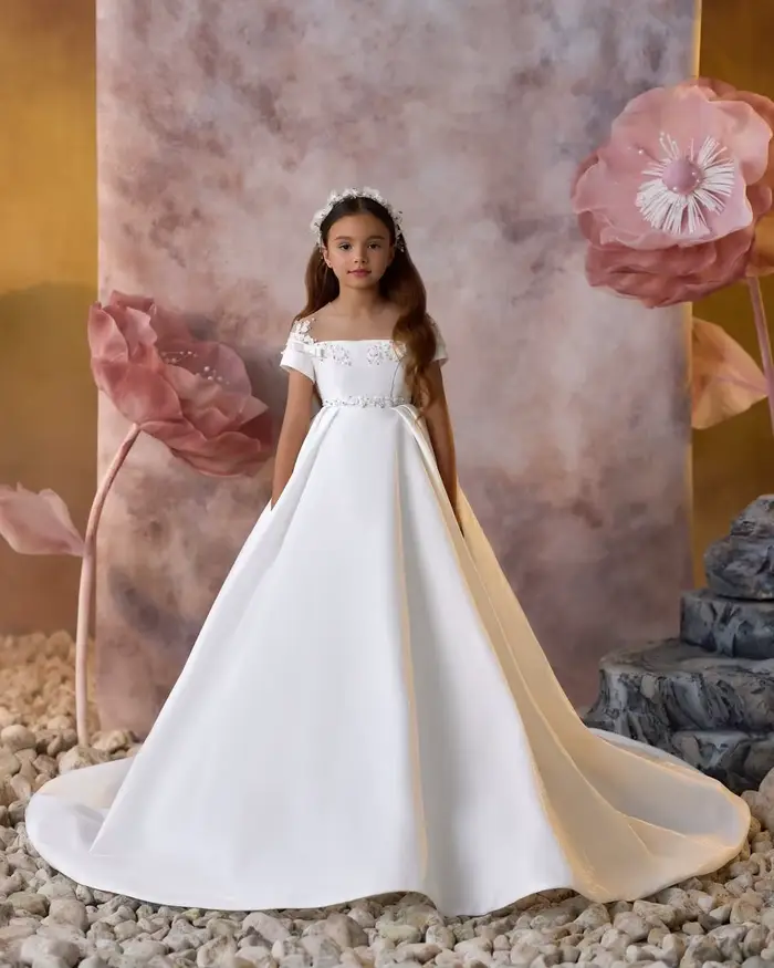 Robes de fille de fleur blanche pour mariage longueur de plancher en satin filles bébé