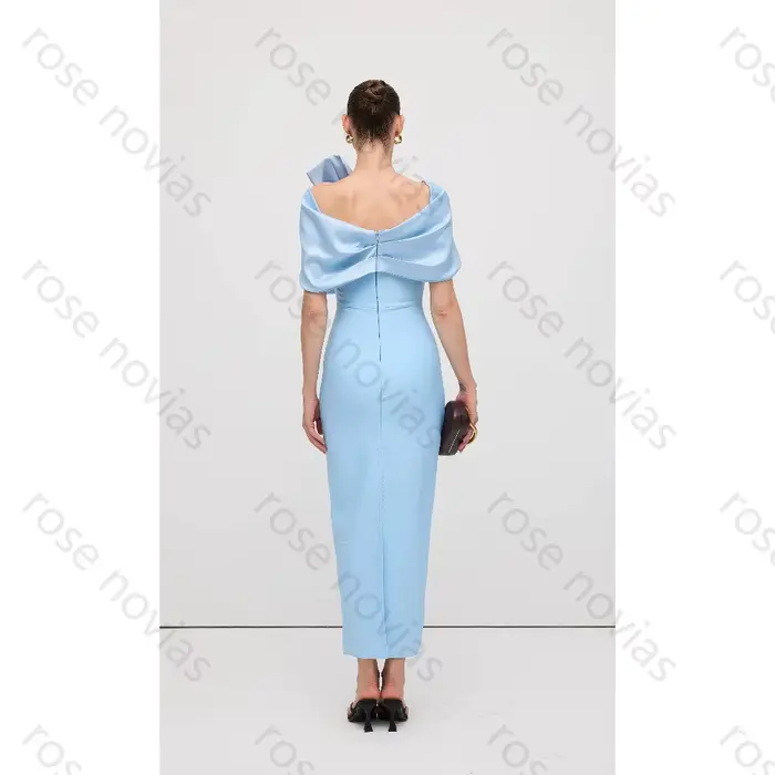 Robe de cocktail midi bleu clair personnalisée avec une épaule dénudée et un grand nœud