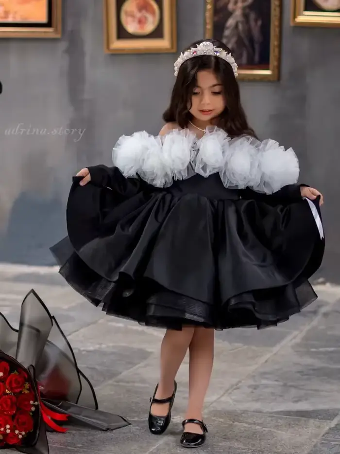 Robes de concours pour filles noires et blanches