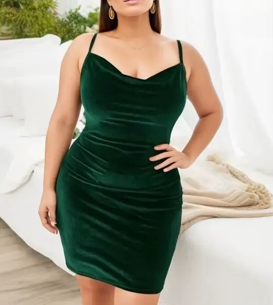 Robe camisole froncée unie en polyester tricoté coupe régulière pour femme grande taille style élégant vert bordeaux