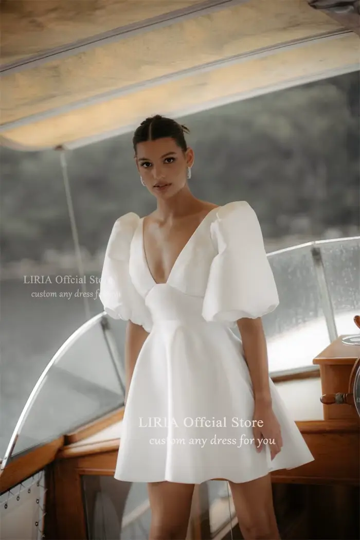 Robes de mariée courtes élégantes LIRIA, manches mi-bouffantes, dos ouvert, satin, coupe trapèze, pl