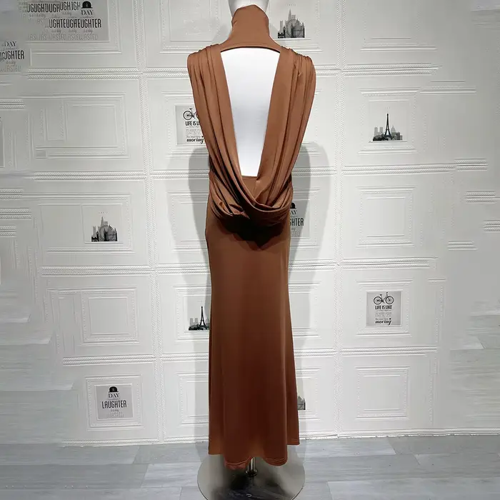 Robe longue élégante sans manches pour femme