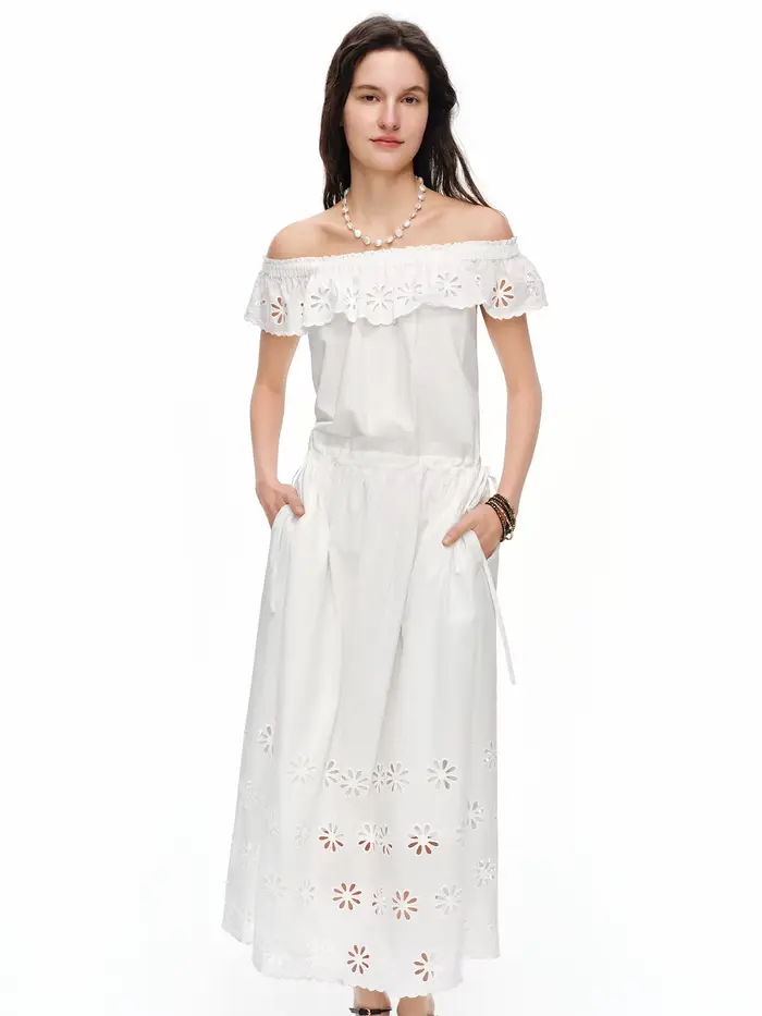 Robe DUSHU florale à épaules dénudées avec broderie et lacets, blanche, coupe trapèze amincissante,