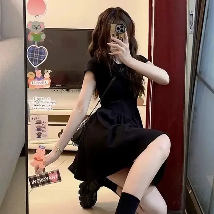 Mini-robe noire élégante en maille haut de gamme