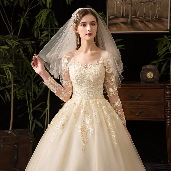 Robe de mariée musulmane en dentelle personnalisée avec train de balayage élégante pour femmes occasions spéciales ```