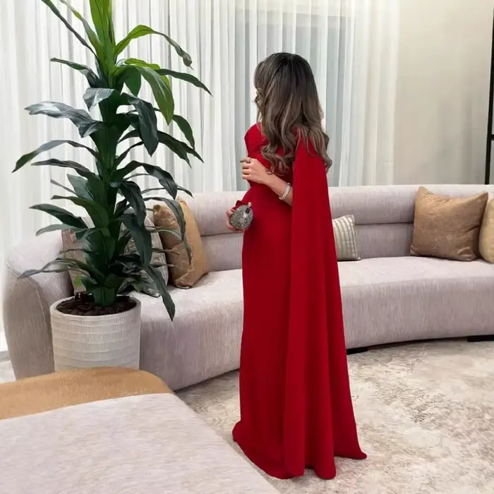 Robe de soirée droite rouge sexy romantique simple en polyester pour femmes occasions spéciales musulmane arabe classique moderne longue tenue de fête