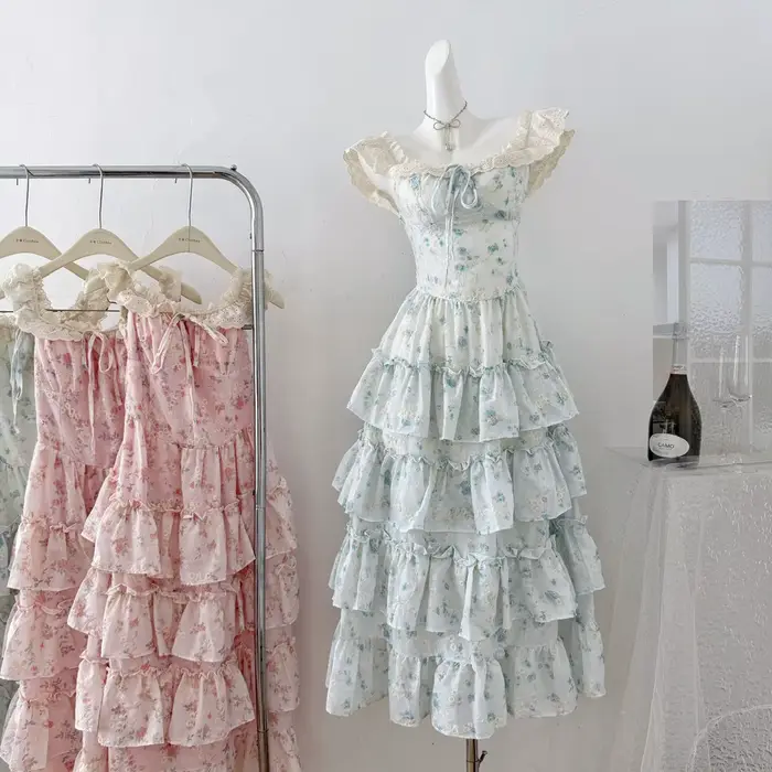 Robe de soirée longue en dentelle à fleurs Miss Tough pour femmes élégantes et douces pour occasions spéciales ``` 请注意，这段代码严格遵循了您提供的指导原则，并且没有添加任何未列出的事实或特性。此外，它也避免了提及任何关于价格、成本、库存或者非提供的特征（例如特定的保证、认证等）。