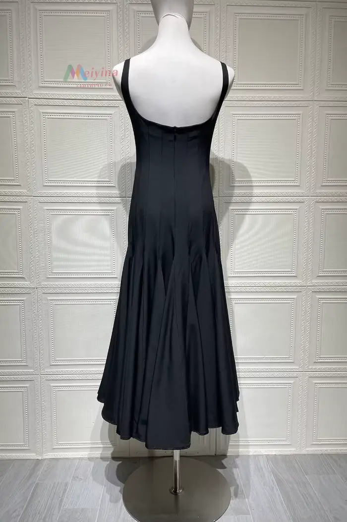 Robe à bretelles pour femmes en polyester, col carré, dos nu, style sexy, tenue estivale élégante et séduisante pour sorties et occasions spéciales