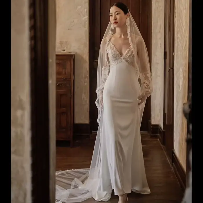 Robe de Mariée Élégante en Dentelle, Col en V, Dos aux, avec Nministériels d, Style Princesse, Perso