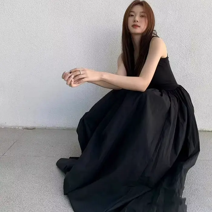 Robe longue noire sans bretelles pour femme