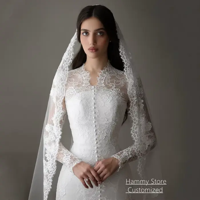 Robe de mariée saoudienne personnalisée avec col en V, manches longues, dentelle et train balayant pour femmes occasions spéciales