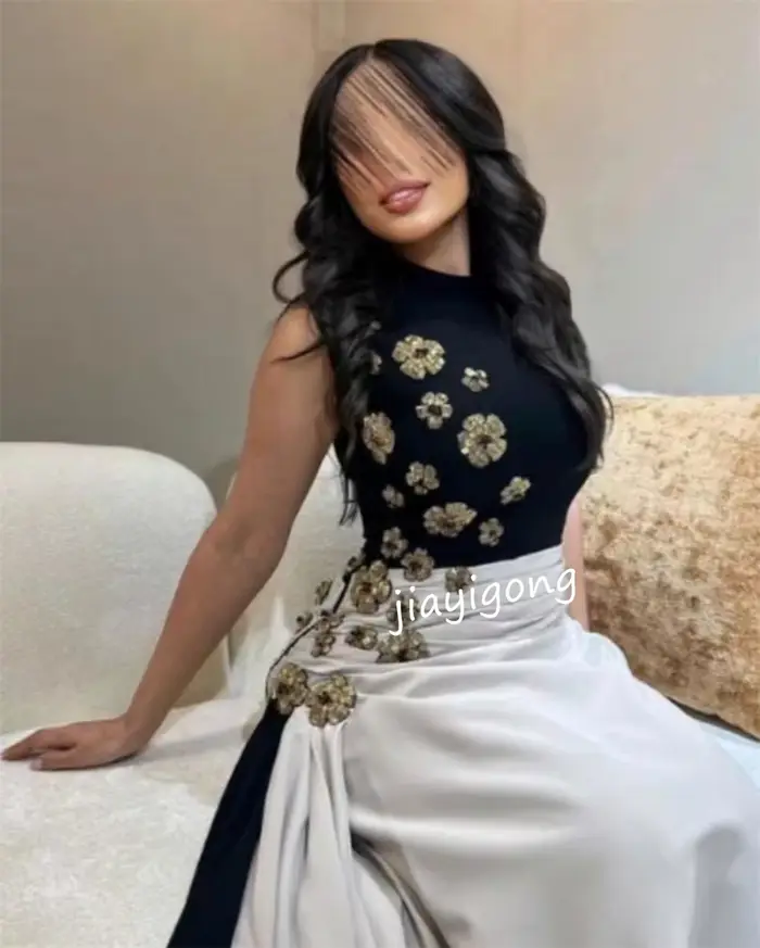 Robe de bal longue multicolore en polyester plissé coupe droite avec soutien-gorge intégré pour soirée de gala et événement spécial