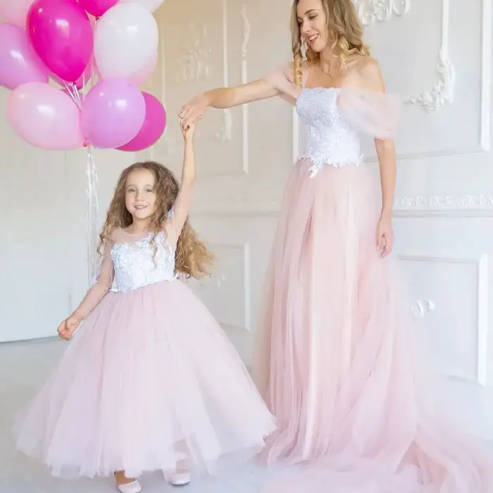Robe d'invité de mariage rose