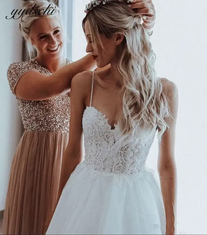 Robes de mariée bohèmes dos nu 2026 sexy à fines bretelles coupe trapèze pour l'été et la plage avec appliques en