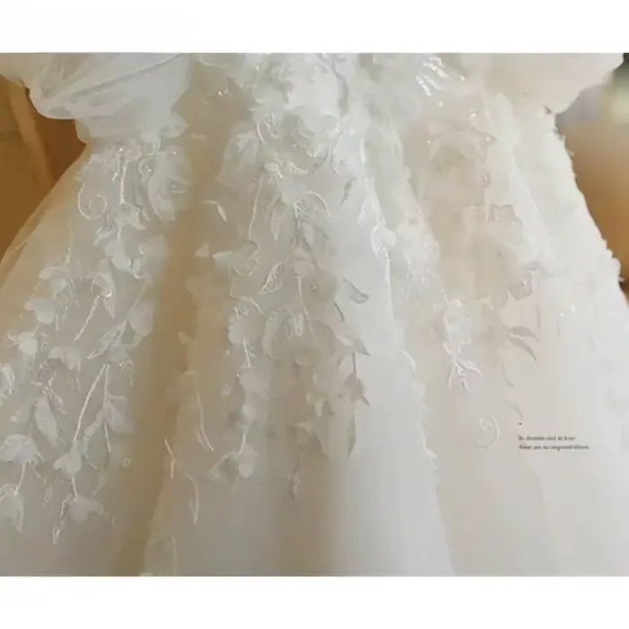 2026 Robes blanches Baptême Élégant Infantile Dentelle De Luxe Soirée Patchwork Enfants Eid Robe De Mariée Formelle pour Bébé Filles Fleur