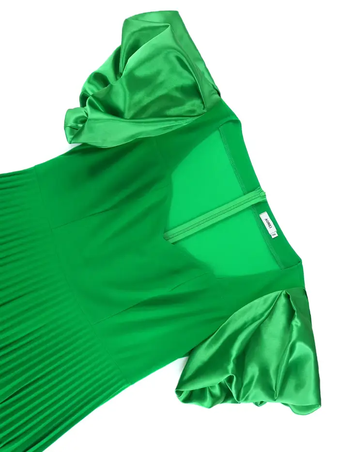 Robes mi-longues plissées pour femmes