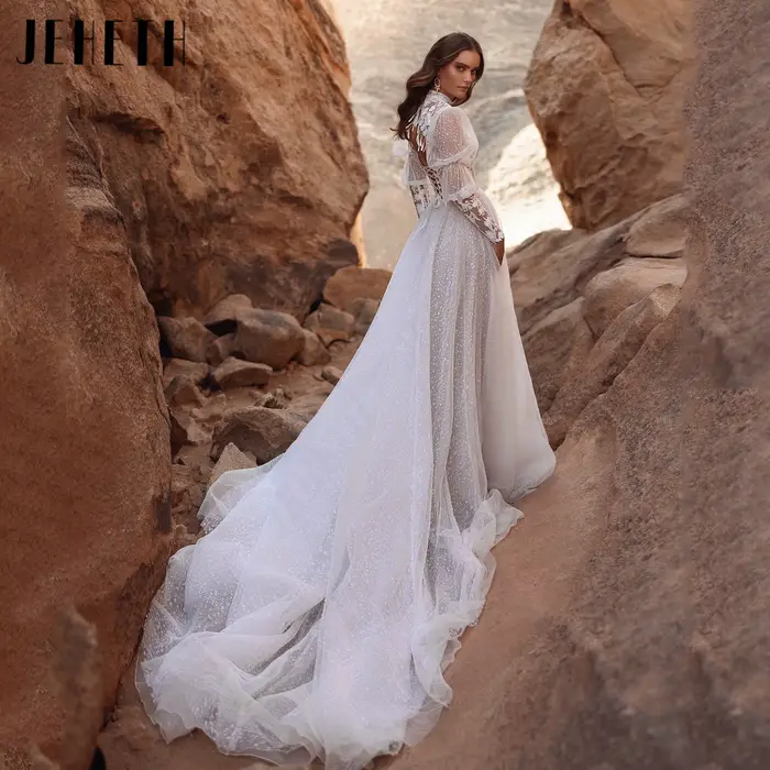 JEHETH Robe de Mariée Tulle Coupe A Col Cœur Veste Dentelle Amovible Col Haut Appliques Florales Paillettes Dos V Bas Traîne Chapelle Classique Shooting Désert Rocheux Bohème au Coucher de Soleil