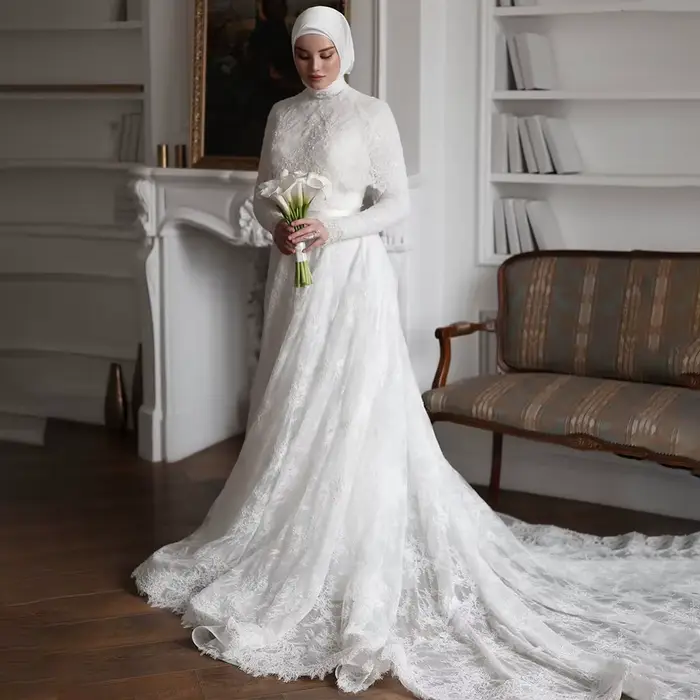 Robes de mariée musulmanes avec col haut, manches longues, dentelle, coupe A, traîne balayante, robe