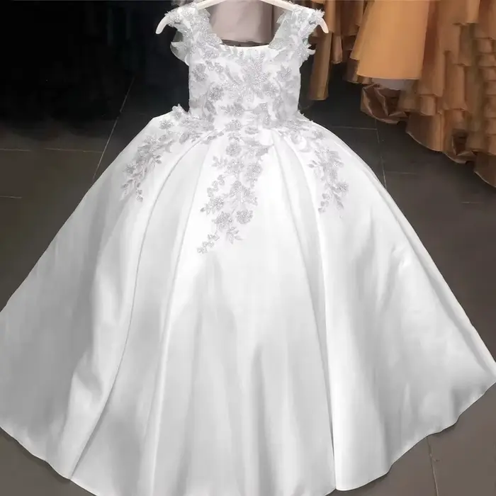 Robe de Rhen satin et dentelle pour filles