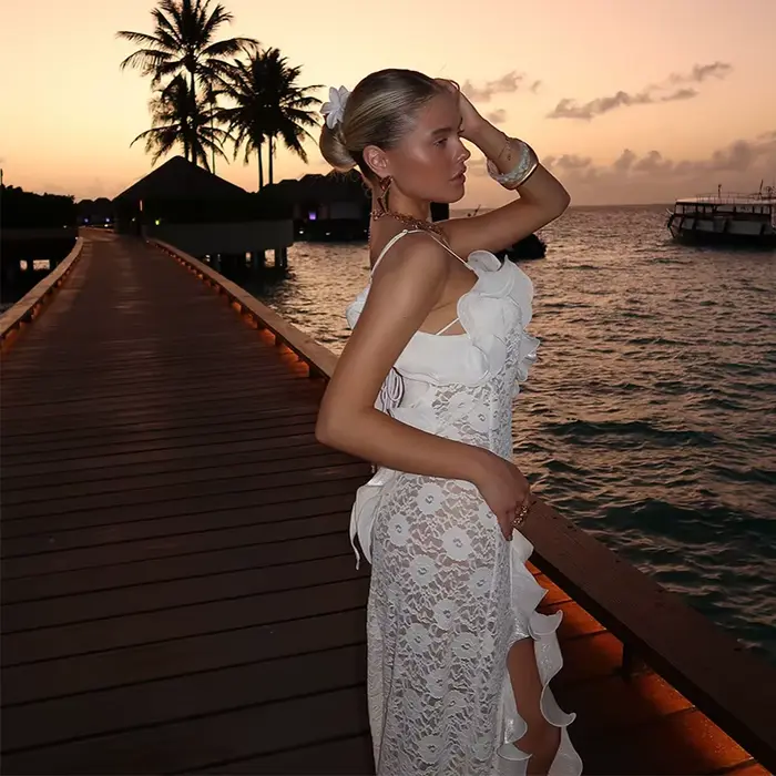 Robe longue de vacances en dentelle plissée