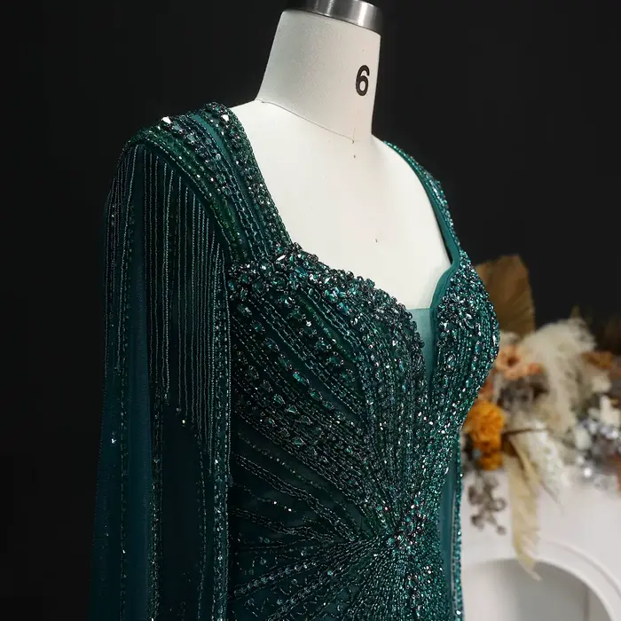 Robe Sharon Said en polyester avec manches cape et train de la cour pour soirée officielle et occasions spéciales