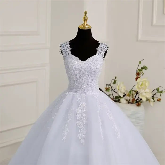 Robe de mariée classique en dentelle exquise pour femmes grandes tailles occassions spéciales élégante à offrir