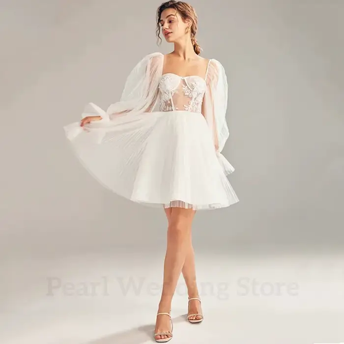 Robe de mariée courte moderne col carré manches lanternes dentelle et appliques pour mariage civil ou remariage à offrir femmes occasions spéciales ```