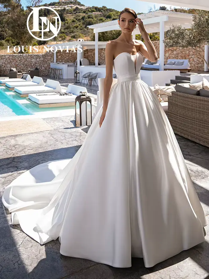 Robe de mariée Louis Novias en satin avec broderie et train de chapelle pour femmes, occassions spéciales et cérémonies de prestige