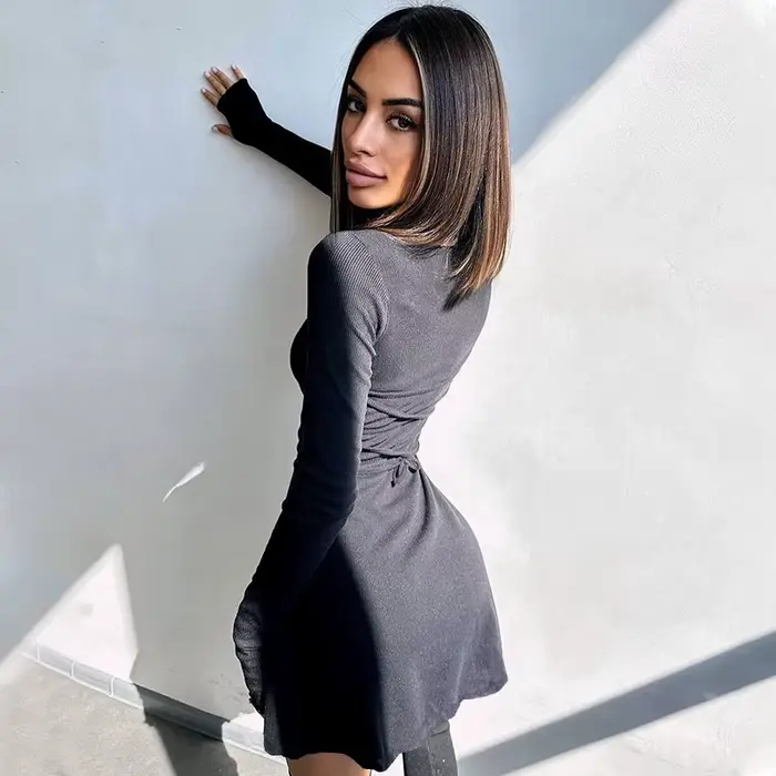 Femmes élégantes et jolies robes automne hiver nouveau noir Sexy robe courte femme col en V à manches longues mince
