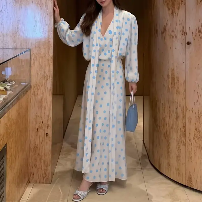 Robe de soirée élégante à pois style français taille haute col en V plissée luxueuse manches longues lanternes en satin longueur maxi pour femmes occasions spéciales
