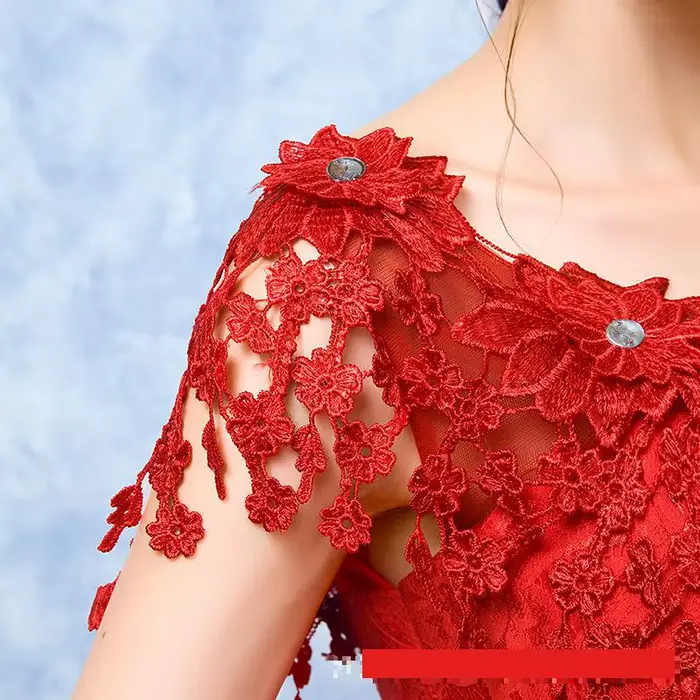 Robe de mariée brodée en dentelle à col en V personnalisé