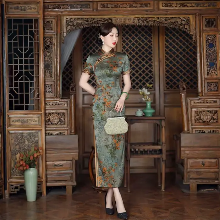 Robe qipao élégante à col mandarin pour femmes