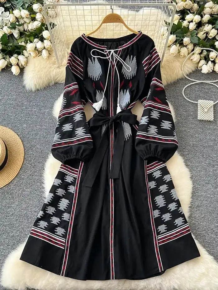Robe longue brodée à lacets pour femmes
