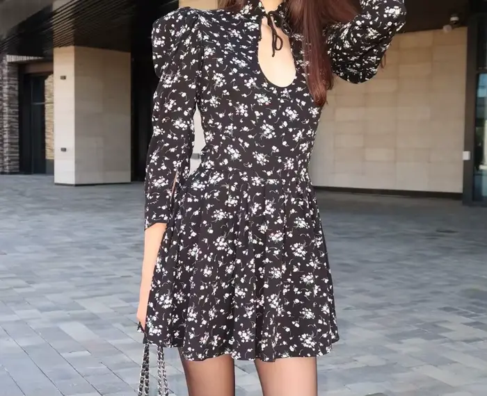 Robe courte florale avec col montant et à nouer, jupe trapèze, taille empire pour femmes, polyester, mini, printemps été