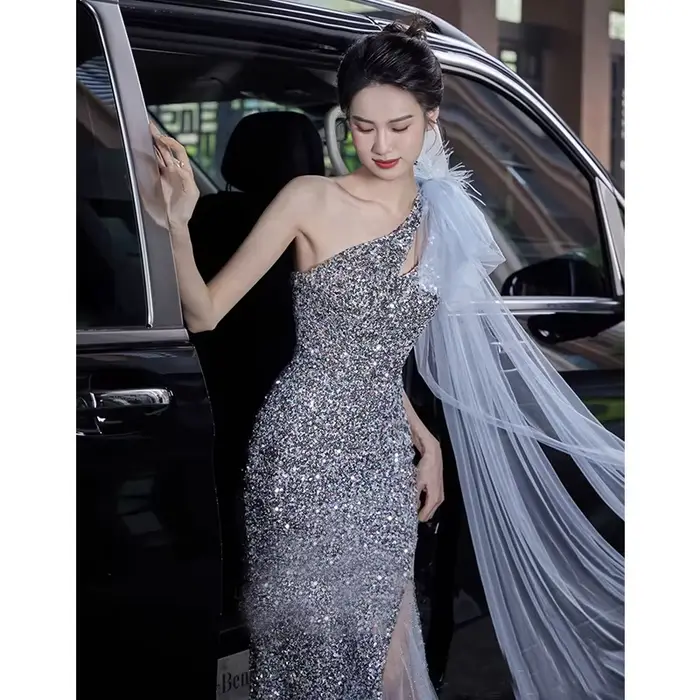 Robe de soirée élégante et sophistiquée en fibre de polyester avec paillettes pour femmes occasions spéciales