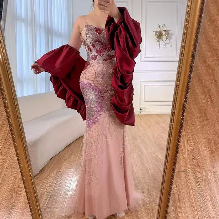 Robe de soirée rose de luxe avec manches Cape, robe de créateur de rêve, Serene Hill, personnalisée,
