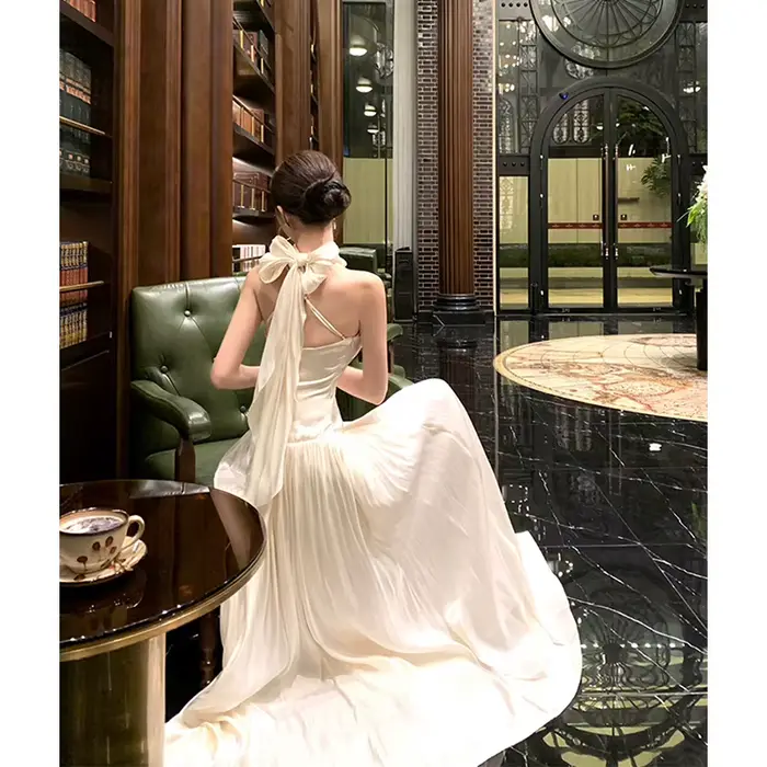 Élégant blanc licou Robe longue femmes fête bal arc noir Maxi robes mode Sexy dos nu