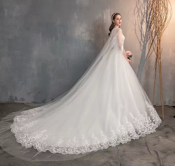 2024 robe de mariée chinoise avec longue casquette