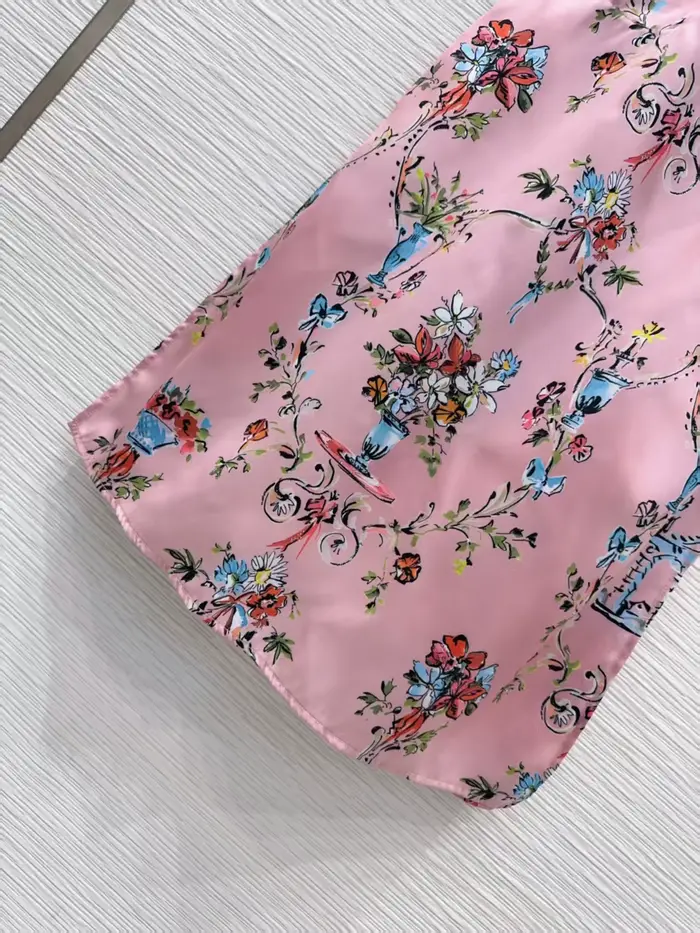 Robe d'été élégante rose à imprimé floral col montant manches courtes pour femmes occasions spéciales