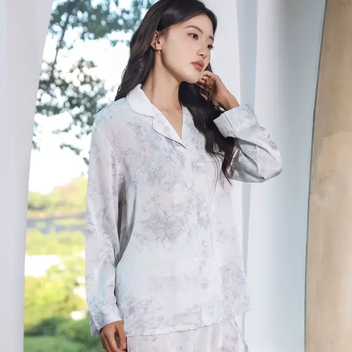 Ensemble de pyjama en satin soyeux pour femmes