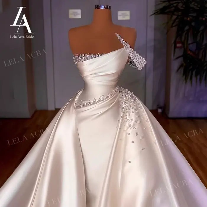 Robe de Mariée LelaAcra en Polyester Satin Perlé Style Sirène avec Traîne Détachable et Perles Princesse Occasions Spéciales